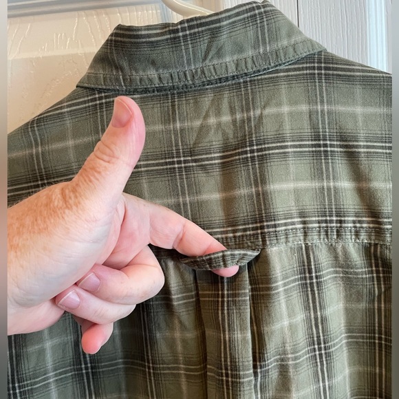 Columbia 💯% cotton Men’s Button down Green Plaid size M Medium - Picture 3 of 11